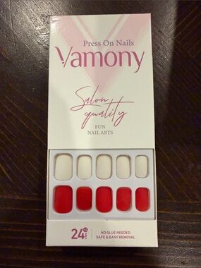 Vamony Press-On Nails in White & Red